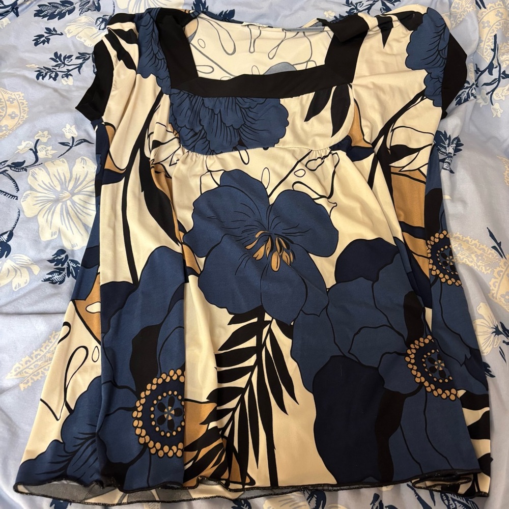 Blue and cream floral square neck tee with black trim